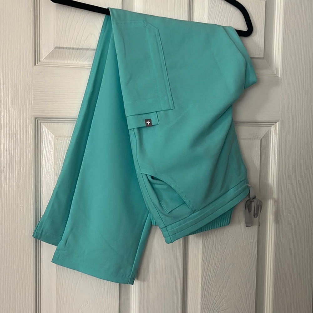 Figs skinny scrub pants